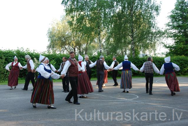 Pagasta svētku koncerta laikā Strautiņos, 2010.g.